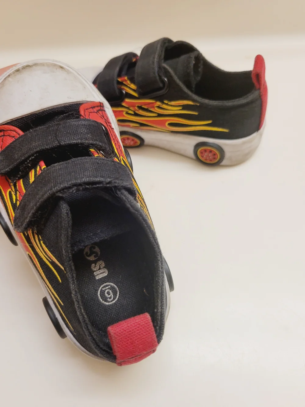U.s Sports Toddler / Kids Black & Red Flame Velcro Sneakers with Toy Wheels Sz 6